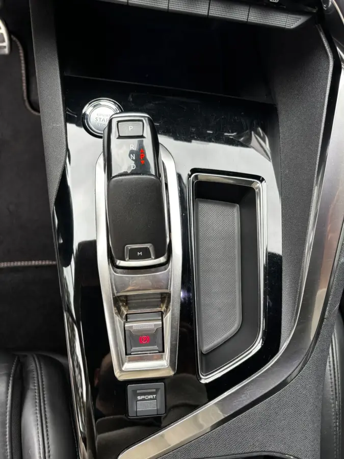 1.2 PureTech GT-Line PANO|TREKHAAK|LEDER|7PERSOONS|STOELVER|KEYLESS