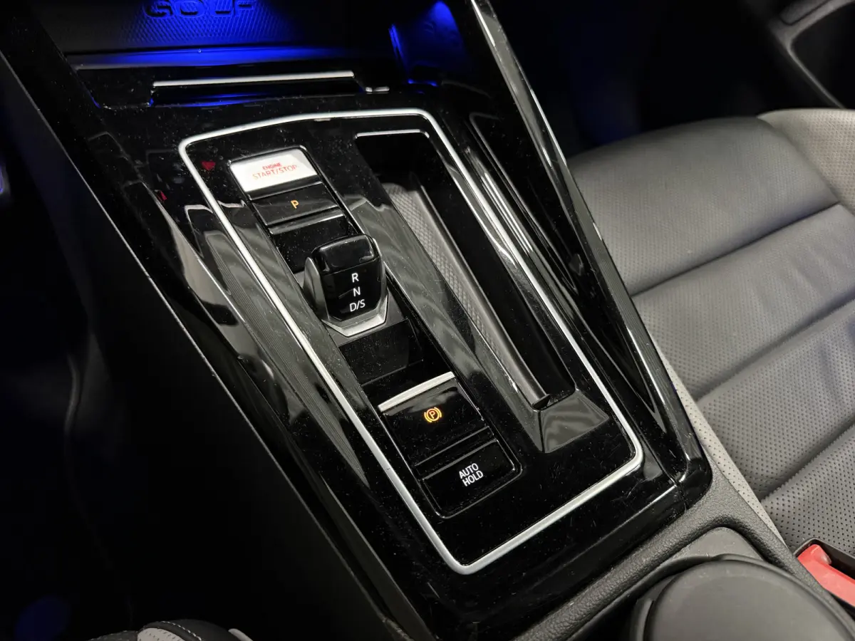 1.4 eHybrid GTE PANO/ACC/DCC/VOL LEER/HEAD-UP/VENTILATIE+MEMORY/IQ-LIGHT/SFEER/CAMERA/STANDKACHEL/KEYLESS/18"BAKERSFIELD/DELFINGRAU/BTW-AUTO