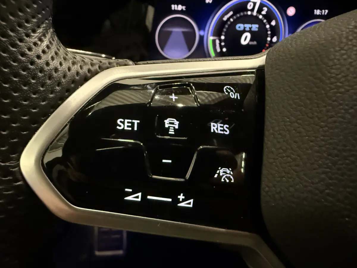 1.4 eHybrid GTE PANO/ACC/DCC/VOL LEER/HEAD-UP/VENTILATIE+MEMORY/IQ-LIGHT/SFEER/CAMERA/STANDKACHEL/KEYLESS/18"BAKERSFIELD/DELFINGRAU/BTW-AUTO