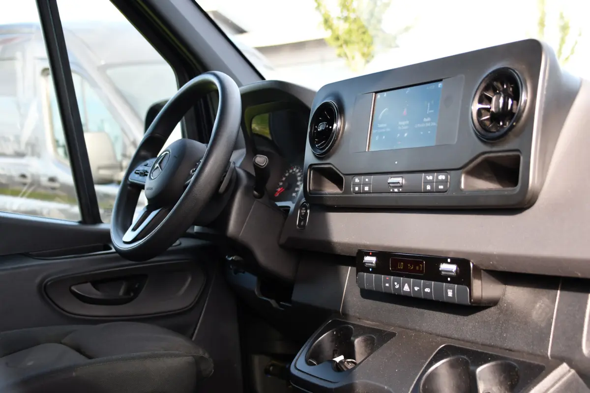 317 1.9 CDI L2H2 RWD DC PB Edition Camera Cruise, Carplay, LED, 3500kg Trekhaak, Geveerde stoel, Standkachel, Automaat, 170pk, Uniek!