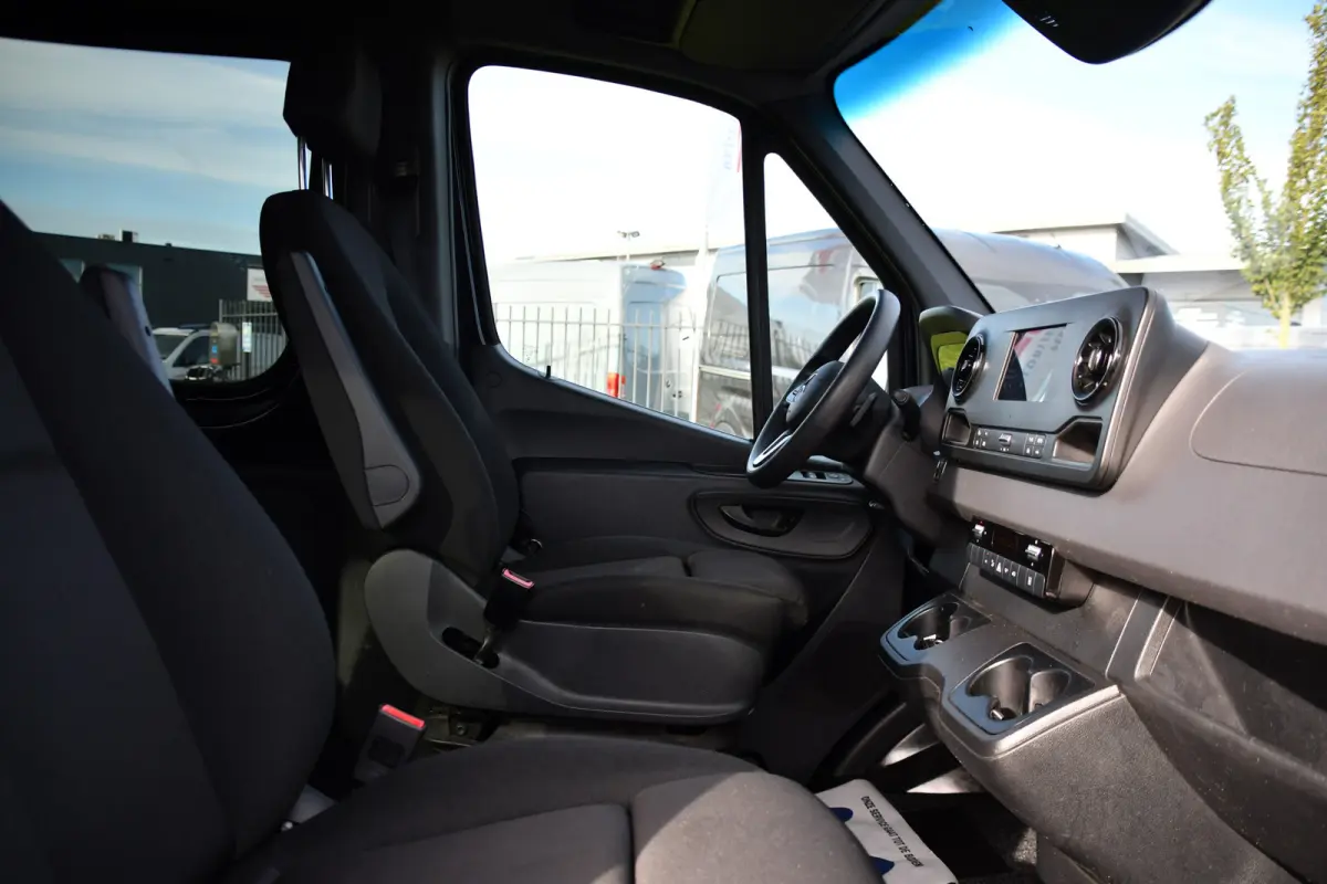 317 1.9 CDI L2H2 RWD DC PB Edition Camera Cruise, Carplay, LED, 3500kg Trekhaak, Geveerde stoel, Standkachel, Automaat, 170pk, Uniek!