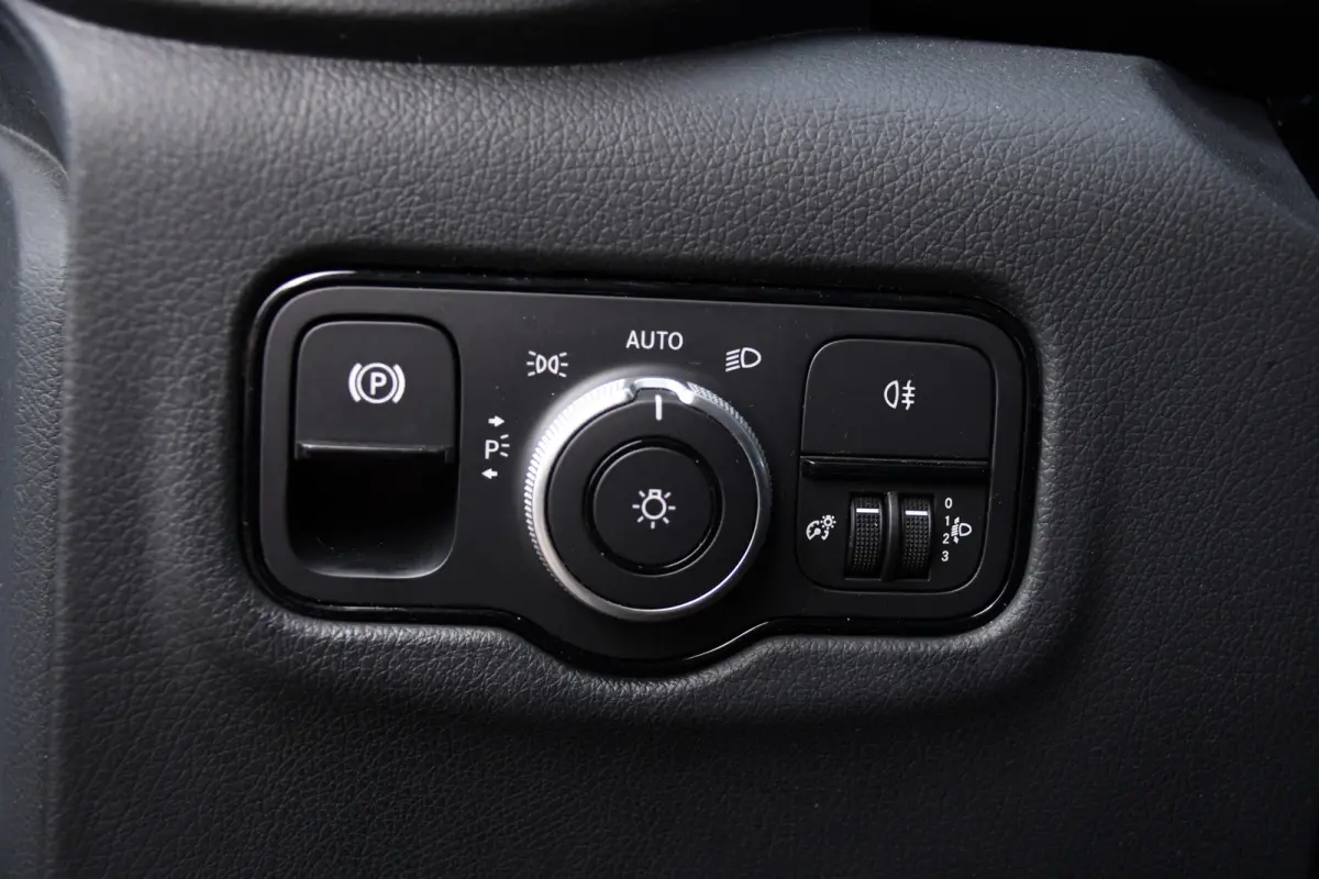 114 CDI 1.9 PB Edition FACELIFT! Camera, Cruise, Carplay, Multimedia, Automaat, 136pk, Sensoren, Uniek!