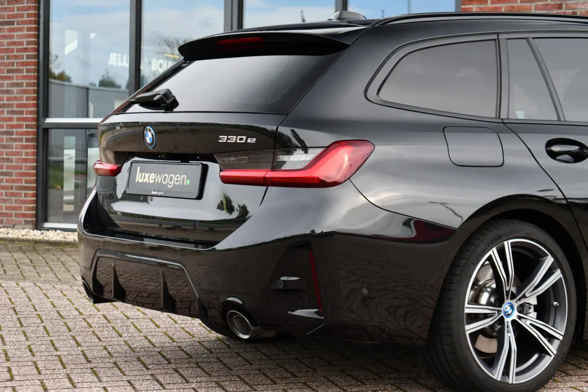 330e M-Sport Pano DA-Prof E-zetels HUD 19inch