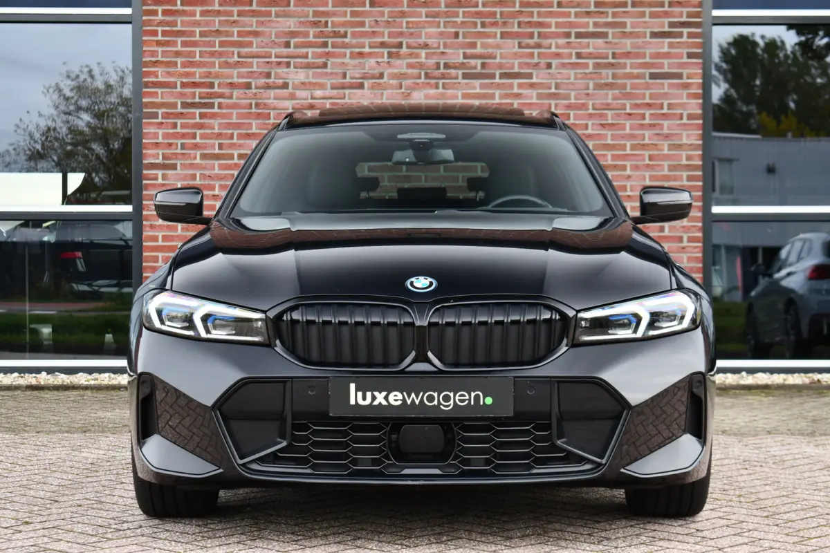 330e M-Sport Pano DA-Prof E-zetels HUD 19inch