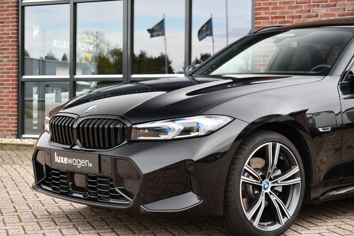 330e M-Sport Pano DA-Prof E-zetels HUD 19inch