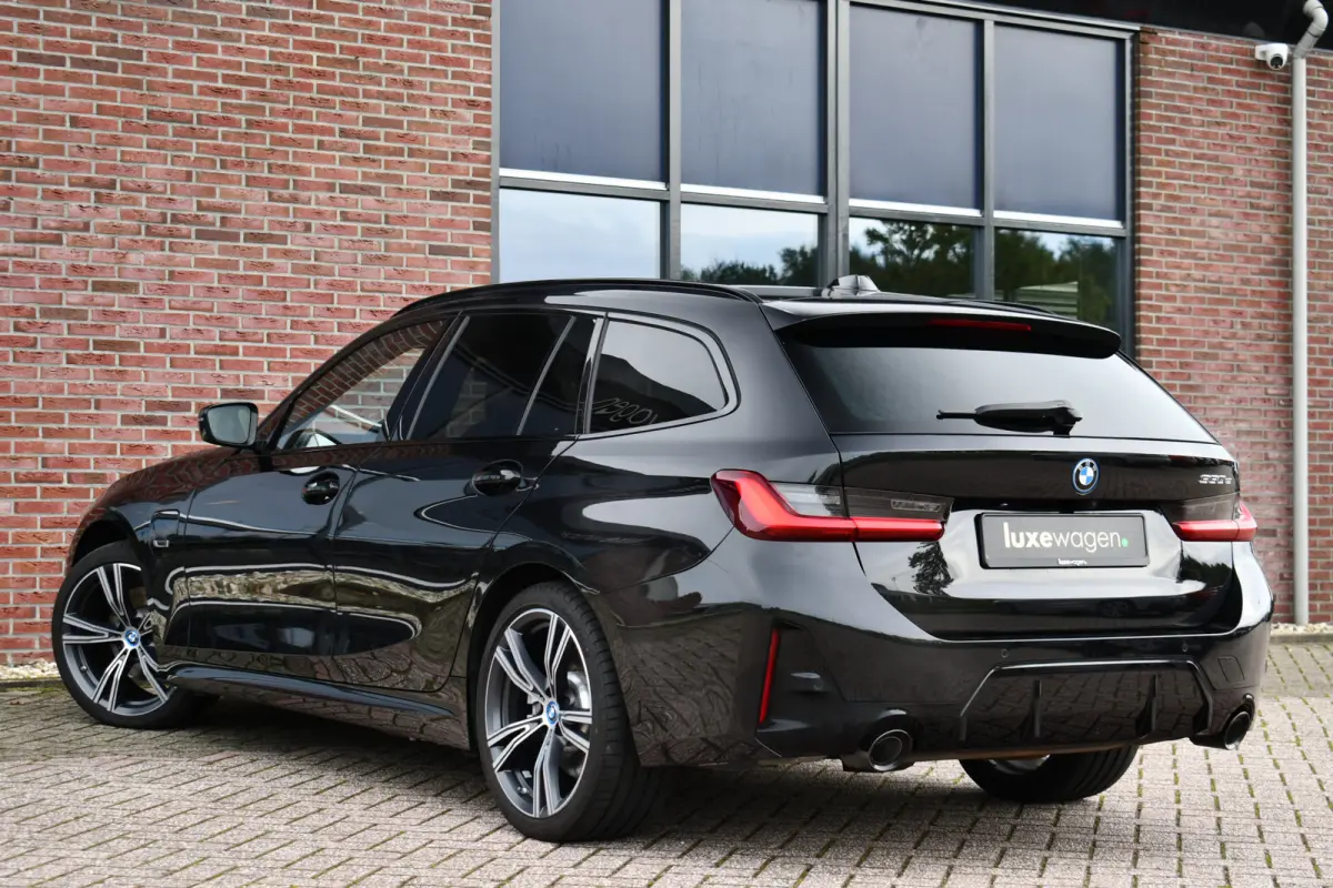 330e M-Sport Pano DA-Prof E-zetels HUD 19inch
