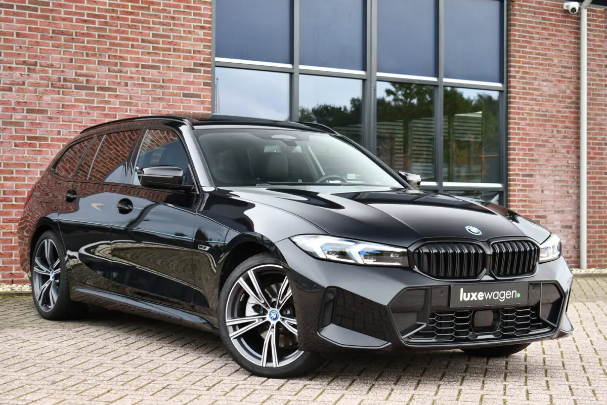 330e M-Sport Pano DA-Prof E-zetels HUD 19inch