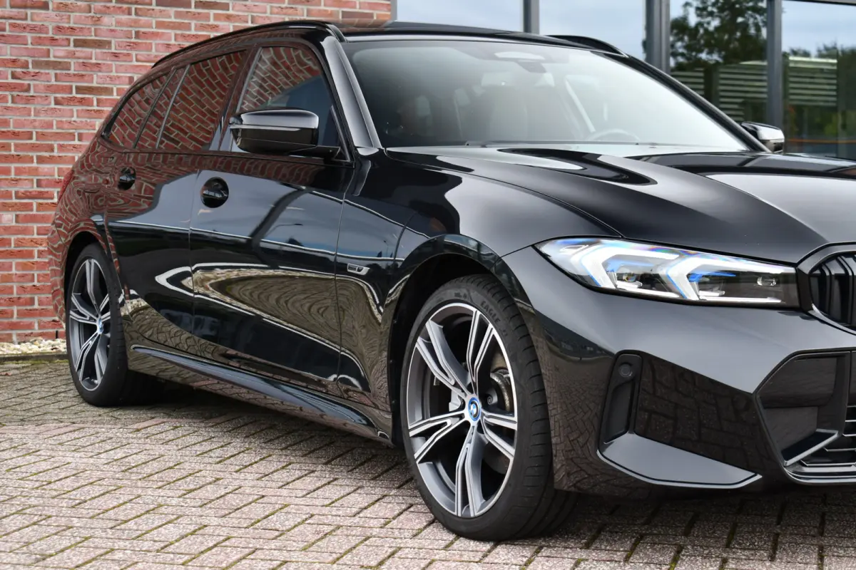 330e M-Sport Pano DA-Prof E-zetels HUD 19inch