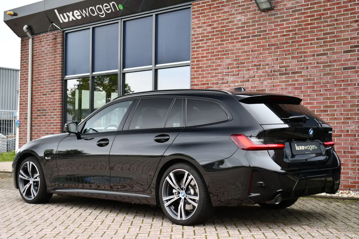 330e M-Sport Pano DA-Prof E-zetels HUD 19inch