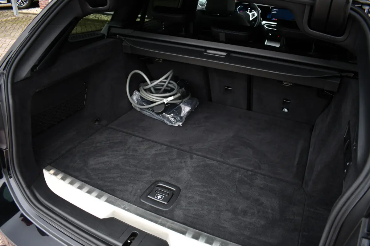 330e M-Sport Pano DA-Prof E-zetels HUD 19inch