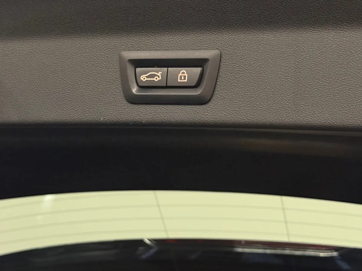XDrive30e High Executive M Sport Pano Laser Headup Trekhaak 292 PK