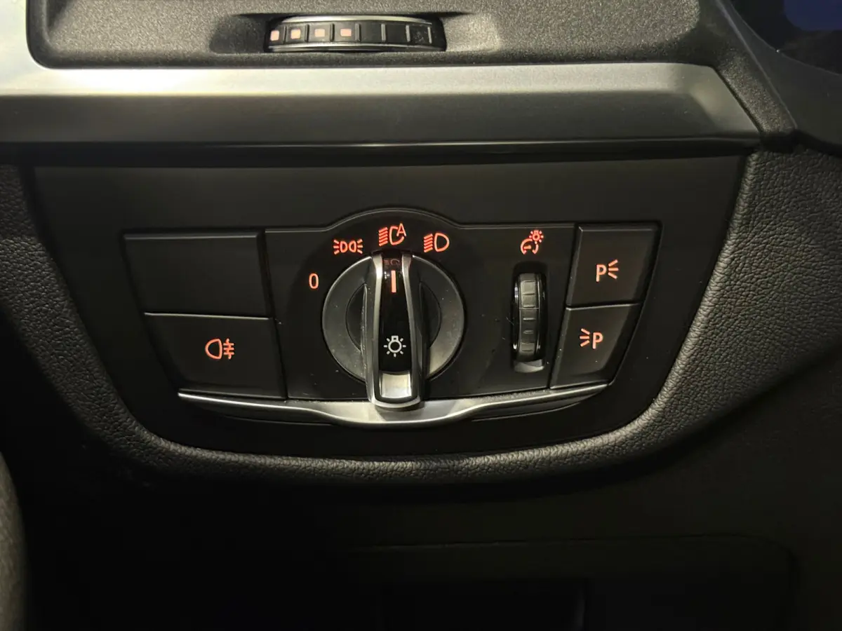 XDrive30e High Executive M Sport Pano Laser Headup Trekhaak 292 PK