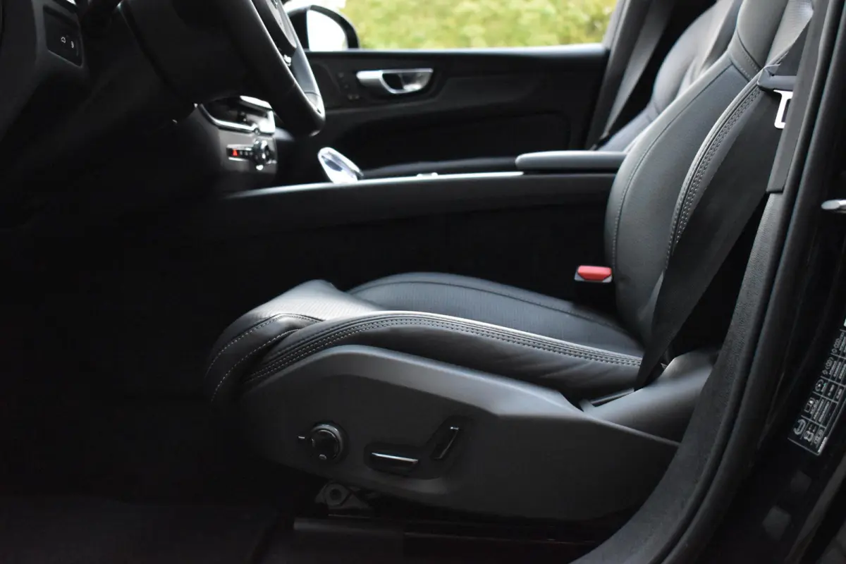 2.0 T8 Plug-in-hybrid AWD Ultra Black Edition Facelift Pano Massage Stoelkoeling HUD