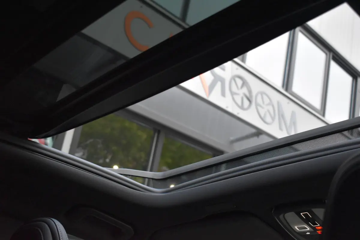 2.0 T8 Plug-in-hybrid AWD Ultra Black Edition Facelift Pano Massage Stoelkoeling HUD
