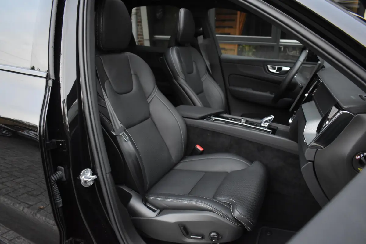 2.0 T8 Plug-in-hybrid AWD Ultra Black Edition Facelift Pano Massage Stoelkoeling HUD