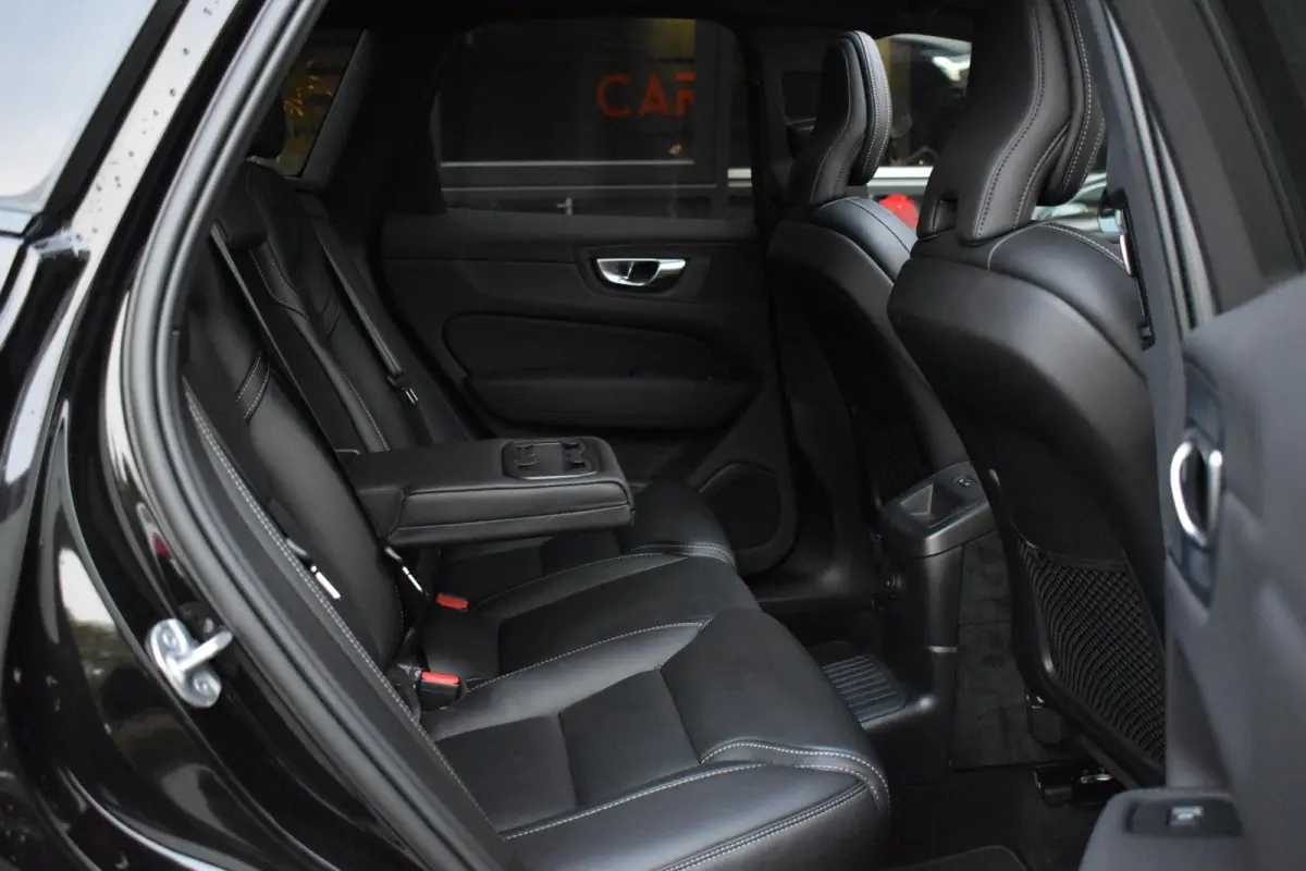 2.0 T8 Plug-in-hybrid AWD Ultra Black Edition Facelift Pano Massage Stoelkoeling HUD