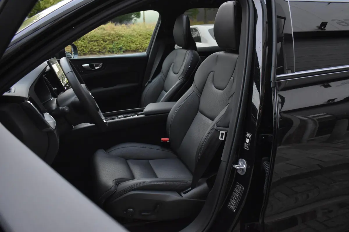 2.0 T8 Plug-in-hybrid AWD Ultra Black Edition Facelift Pano Massage Stoelkoeling HUD