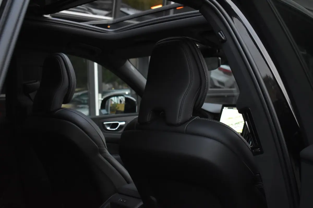 2.0 T8 Plug-in-hybrid AWD Ultra Black Edition Facelift Pano Massage Stoelkoeling HUD
