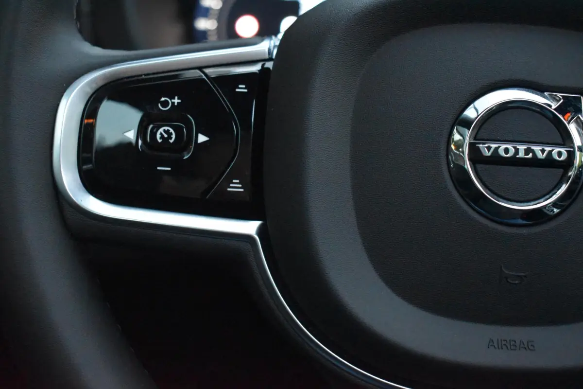2.0 T8 Plug-in-hybrid AWD Ultra Black Edition Facelift Pano Massage Stoelkoeling HUD
