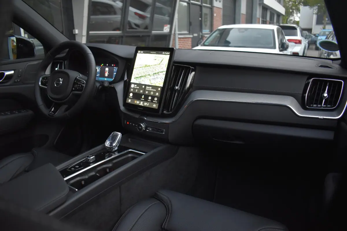 2.0 T8 Plug-in-hybrid AWD Ultra Black Edition Facelift Pano Massage Stoelkoeling HUD