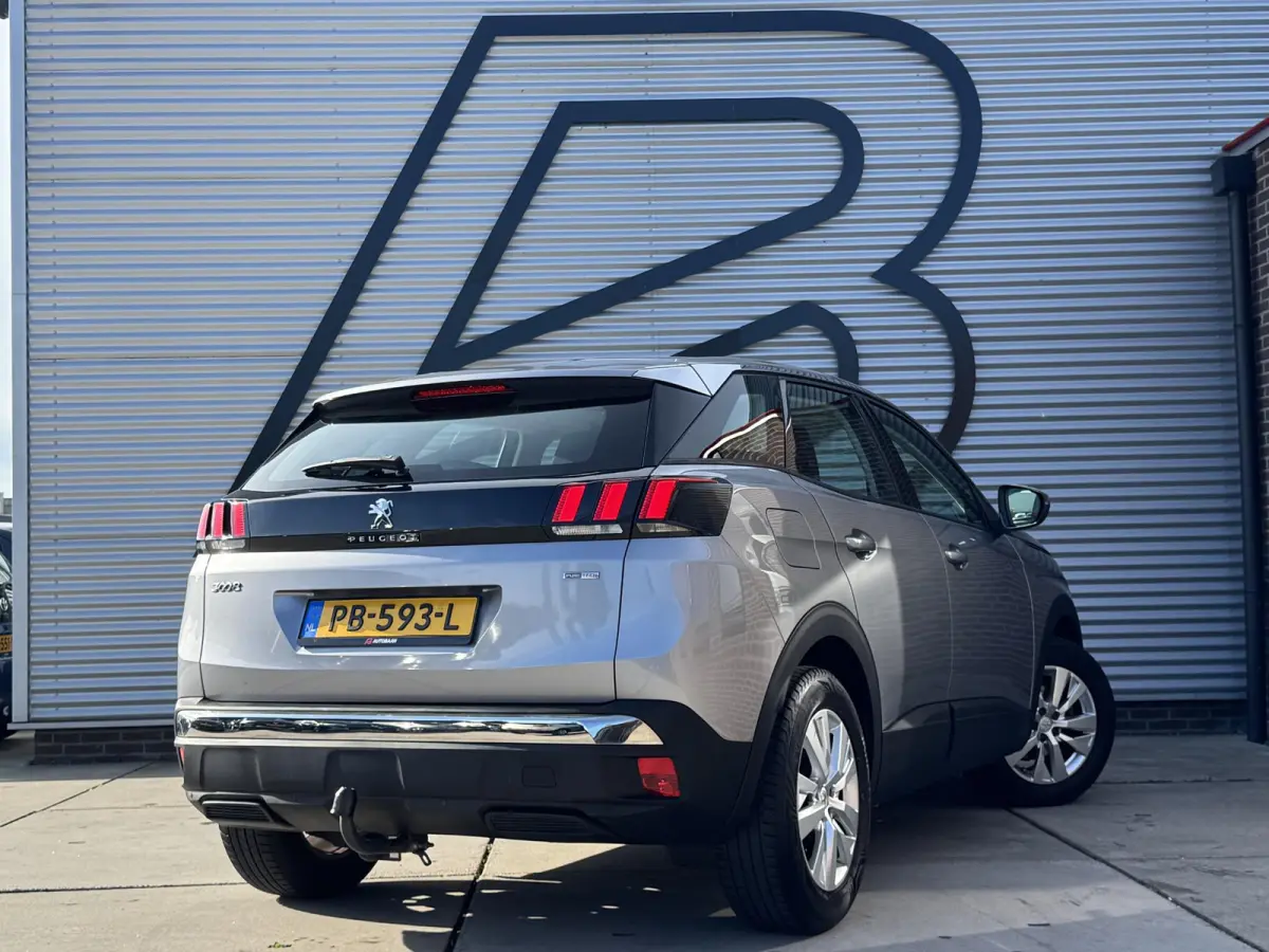 1.2 PureTech Blue Lease Executive Navi|Carplay|Trekhaak|Clima|Cruise|Dealer Onderhouden|i-Cockpit|N.A.P|APK tot 03-2027