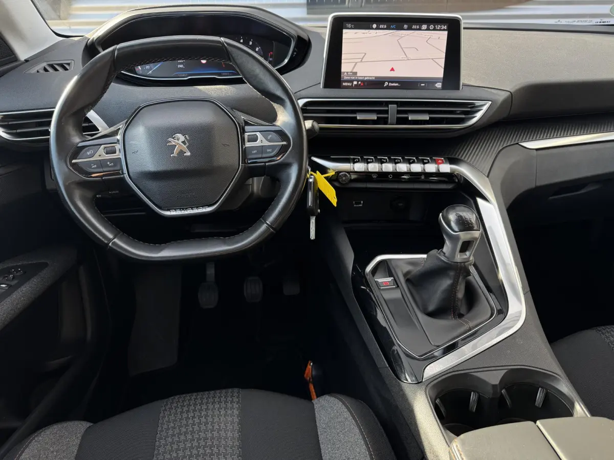 1.2 PureTech Blue Lease Executive Navi|Carplay|Trekhaak|Clima|Cruise|Dealer Onderhouden|i-Cockpit|N.A.P|APK tot 03-2027