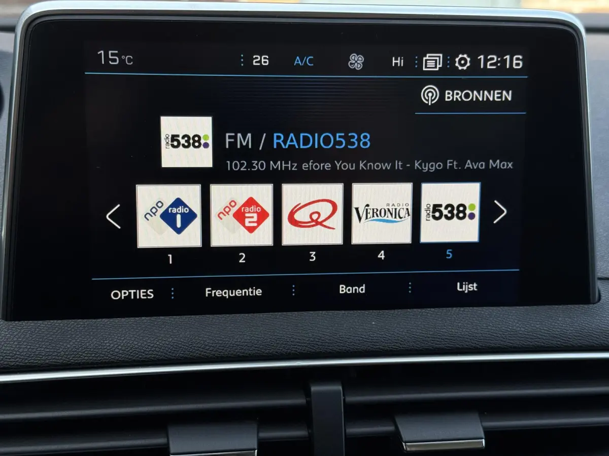 1.2 PureTech Blue Lease Executive Navi|Carplay|Trekhaak|Clima|Cruise|Dealer Onderhouden|i-Cockpit|N.A.P|APK tot 03-2027
