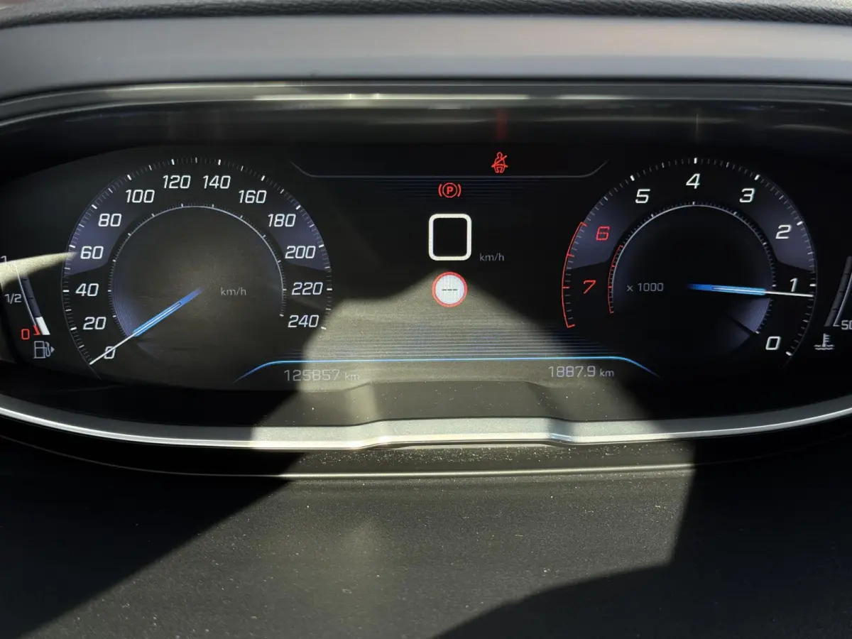 1.2 PureTech Blue Lease Executive Navi|Carplay|Trekhaak|Clima|Cruise|Dealer Onderhouden|i-Cockpit|N.A.P|APK tot 03-2027