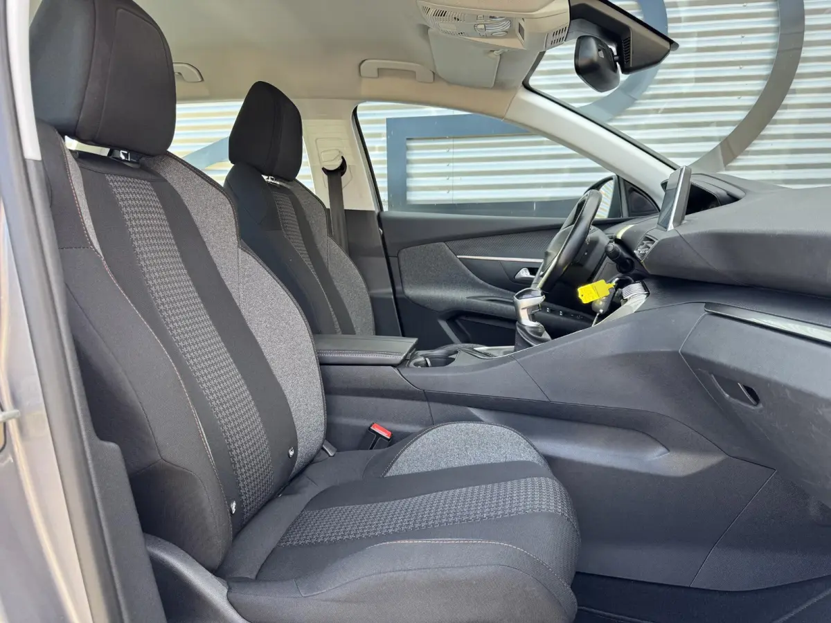 1.2 PureTech Blue Lease Executive Navi|Carplay|Trekhaak|Clima|Cruise|Dealer Onderhouden|i-Cockpit|N.A.P|APK tot 03-2027