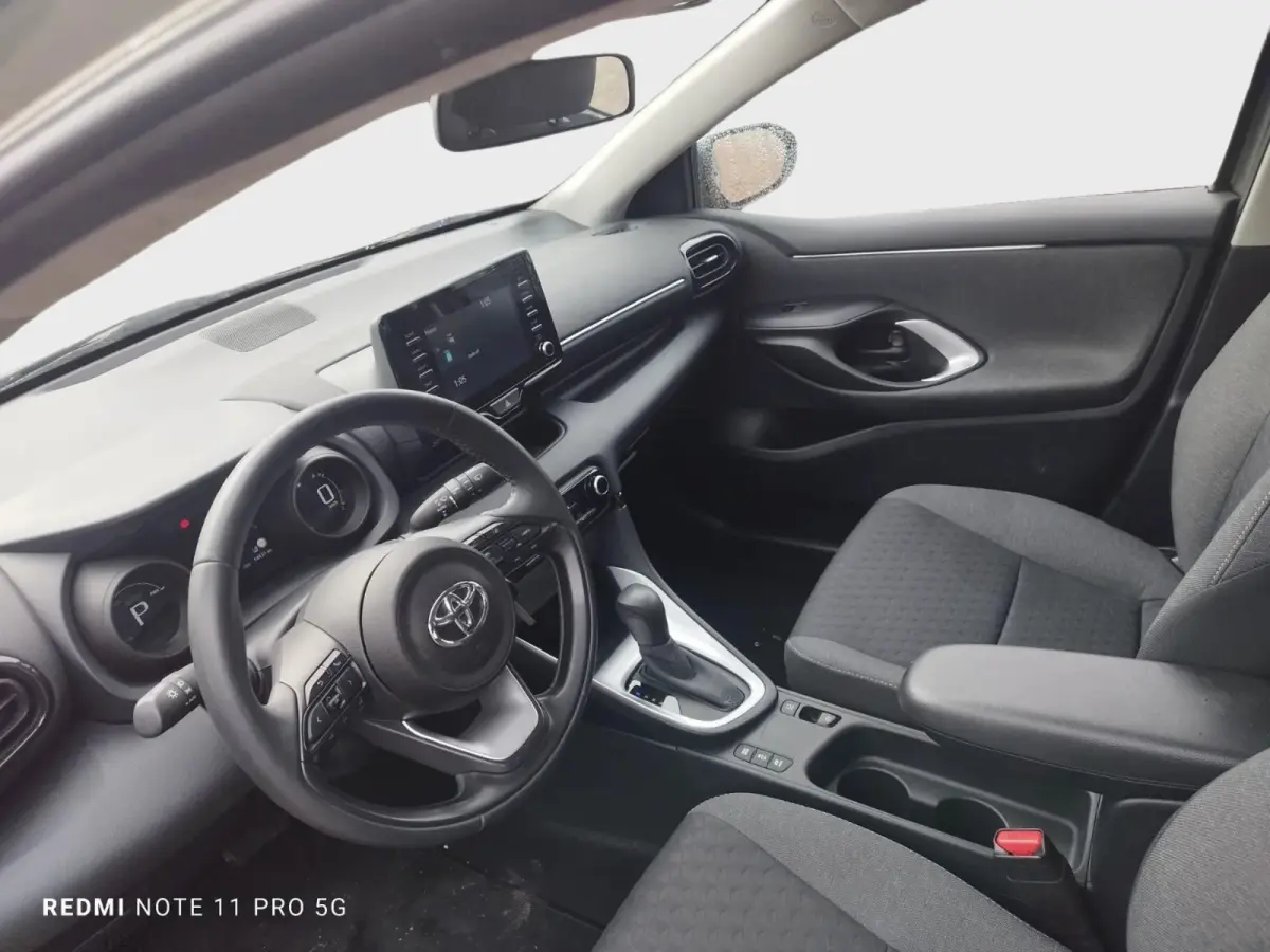 Toyota Yaris 1.5 Hybrid Comfort Automaat Adaptive Cruise Control Camera LED Climate Control 16” Lichtmetaal