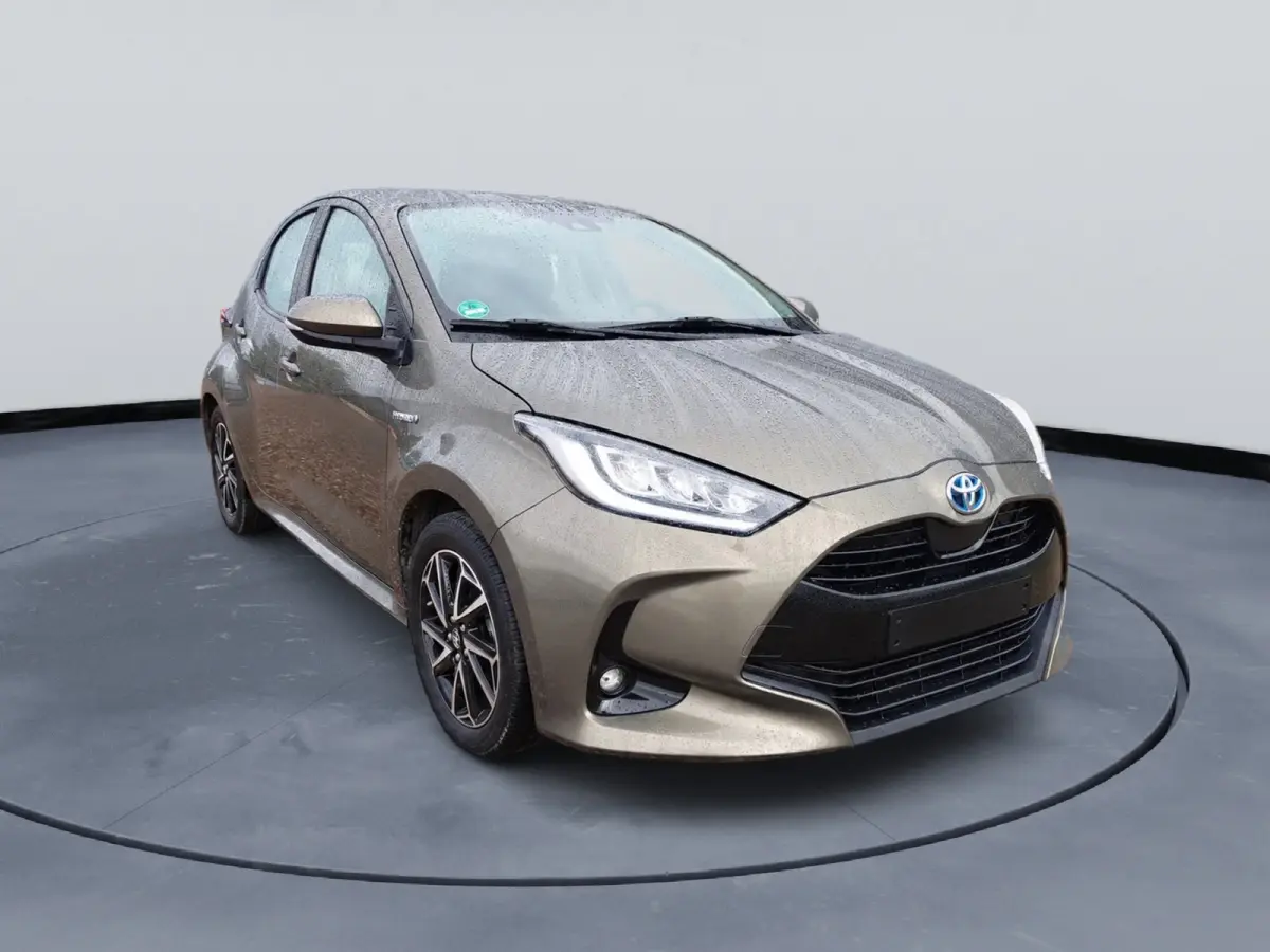 Toyota Yaris 1.5 Hybrid Comfort Automaat Adaptive Cruise Control Camera LED Climate Control 16” Lichtmetaal