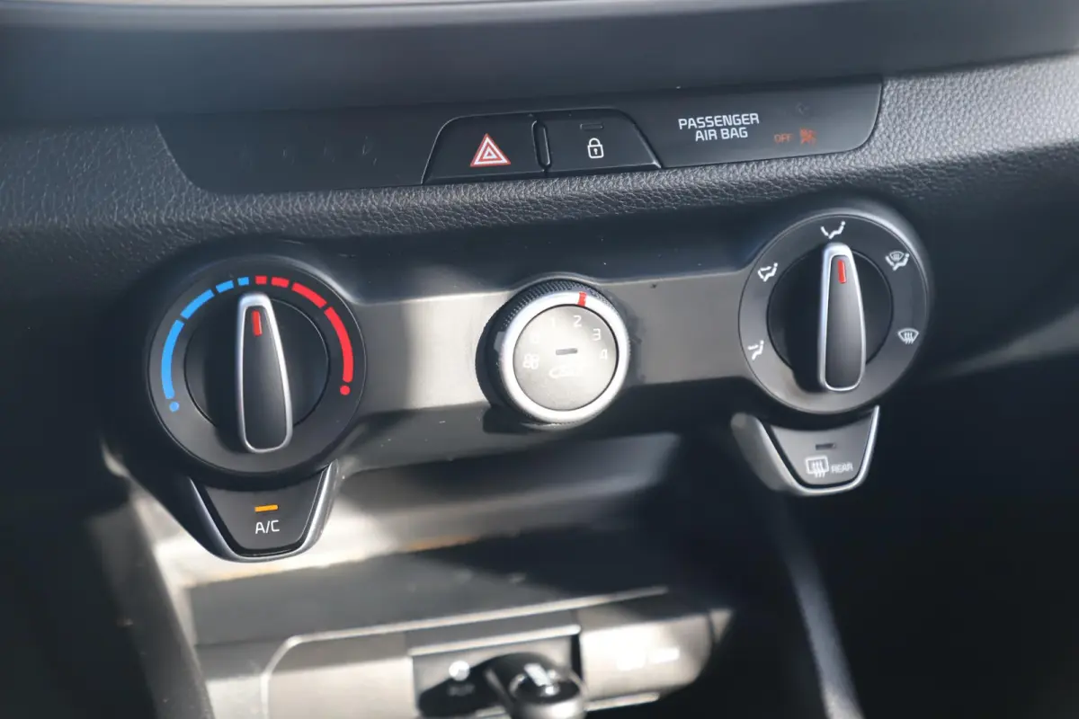 1.0 T-GDi DynamicLine 101PK Navigatie Achteruitrijcamera Airco Cruise Control Carplay Android LMV