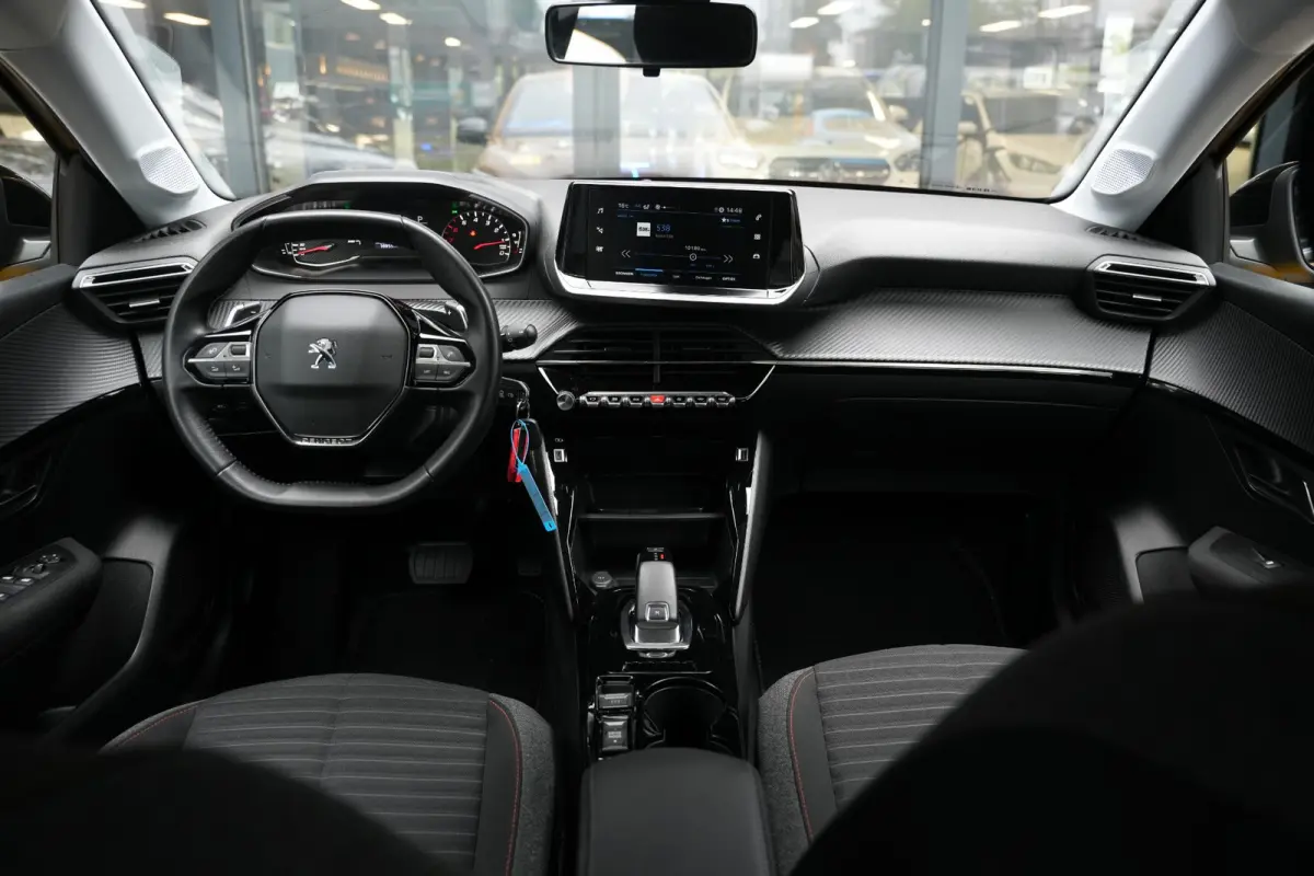 1.2 PureTech Allure Apple Carplay Vermoeidheidsherkenning LED dagrijverlichting DAB+ Cruise control