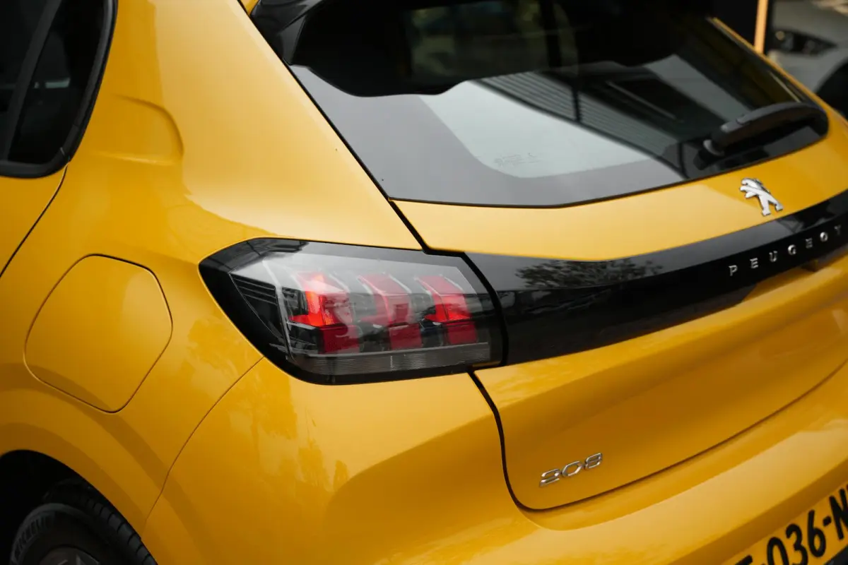 1.2 PureTech Allure Apple Carplay Vermoeidheidsherkenning LED dagrijverlichting DAB+ Cruise control