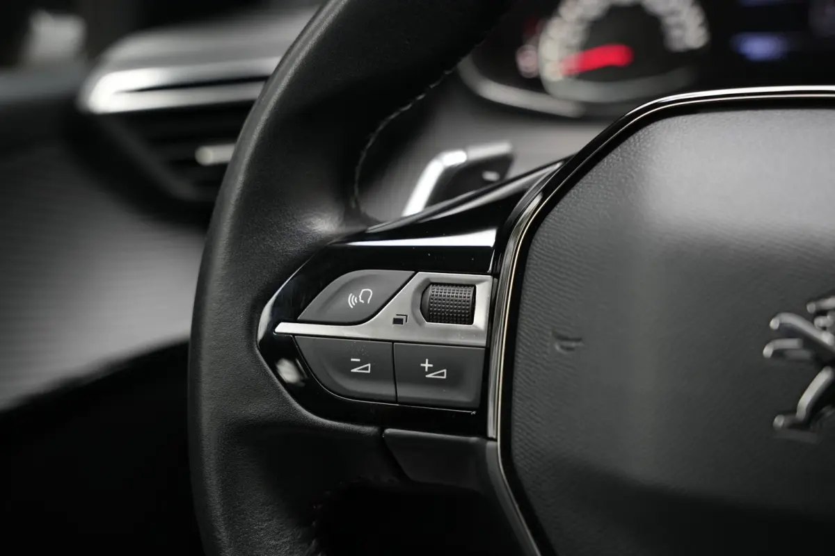 1.2 PureTech Allure Apple Carplay Vermoeidheidsherkenning LED dagrijverlichting DAB+ Cruise control