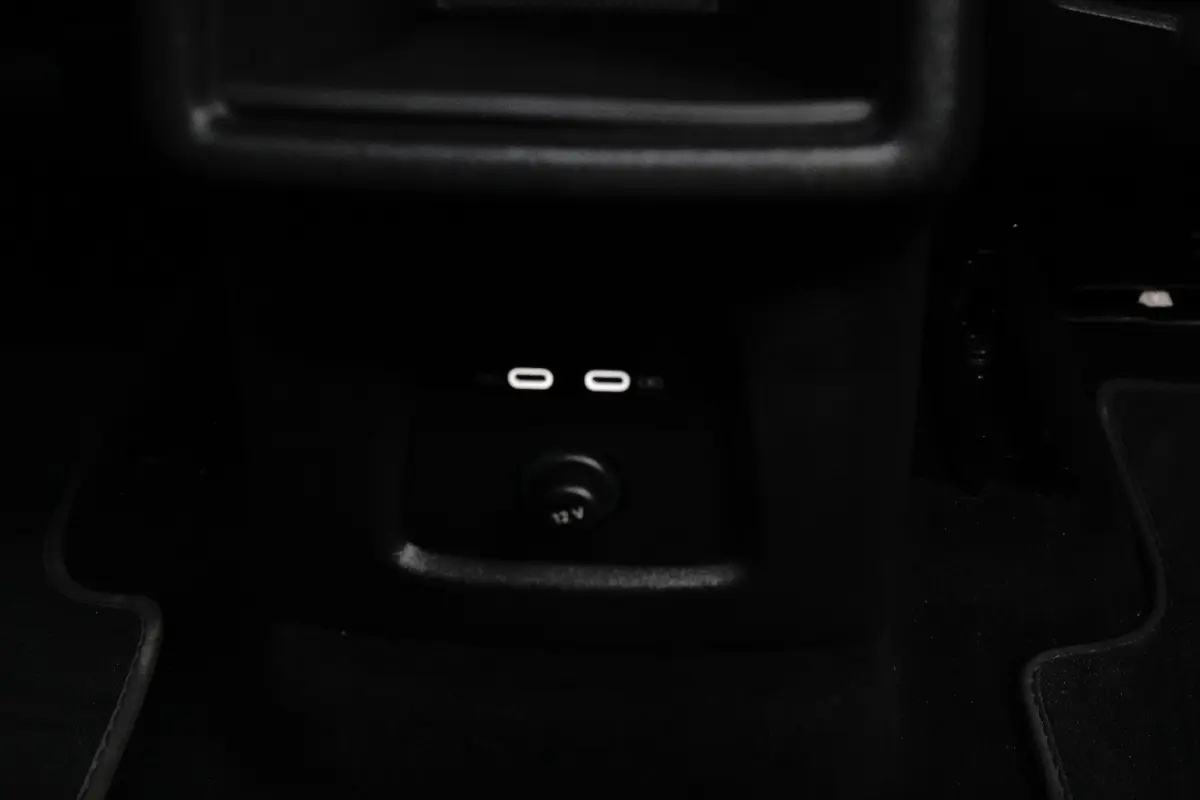 35 Advanced edition 55 kWh Adaptieve Cruise | Camera | Parkeersensoren | Climate Control | 19" Lichtmetaal | DAB | Digitaal Dashboard | Achteruitrijcamera | Airco (automatisch) | Apple Carpl