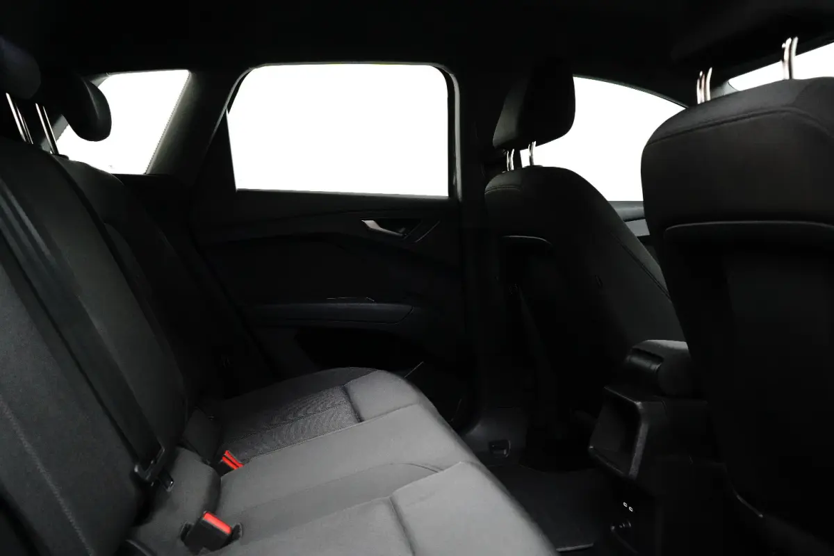 35 Advanced edition 55 kWh Adaptieve Cruise | Camera | Parkeersensoren | Climate Control | 19" Lichtmetaal | DAB | Digitaal Dashboard | Achteruitrijcamera | Airco (automatisch) | Apple Carpl