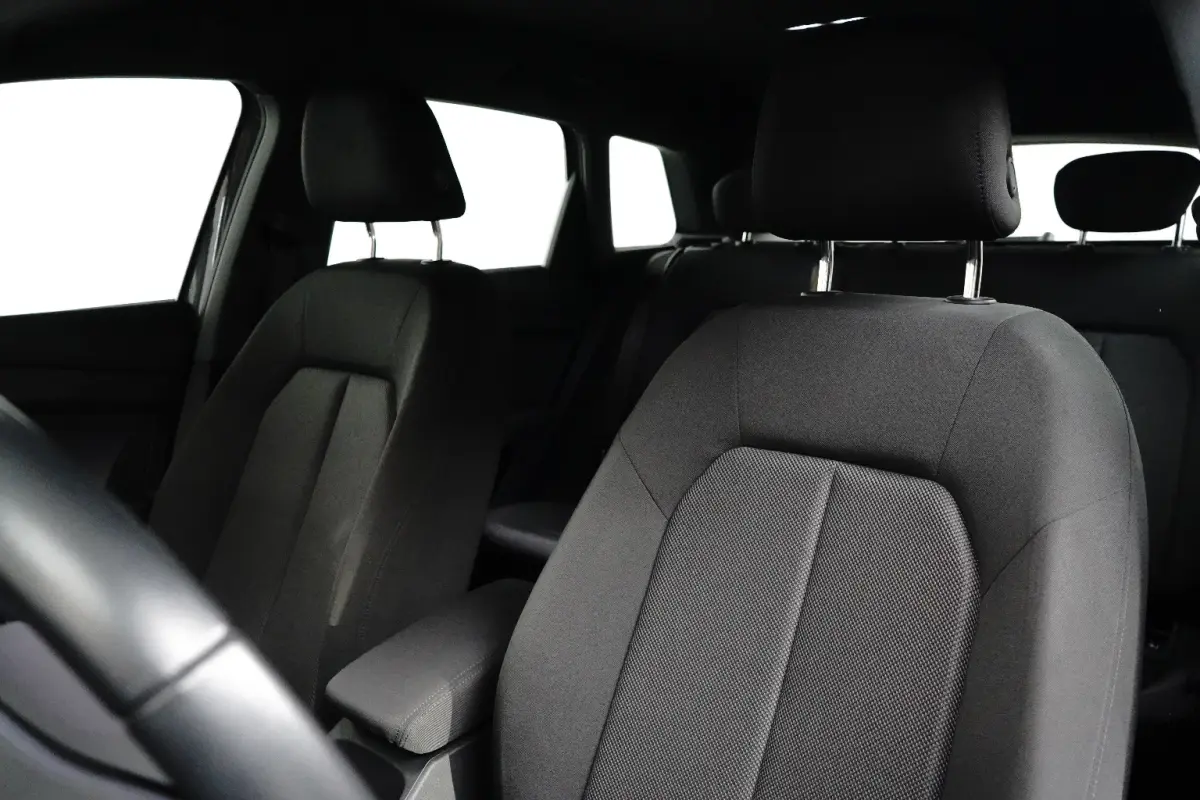 35 Advanced edition 55 kWh Adaptieve Cruise | Camera | Parkeersensoren | Climate Control | 19" Lichtmetaal | DAB | Digitaal Dashboard | Achteruitrijcamera | Airco (automatisch) | Apple Carpl