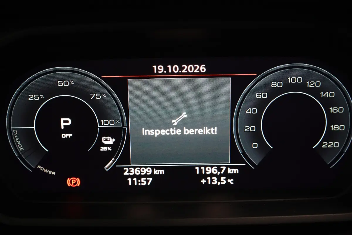 35 Advanced edition 55 kWh Adaptieve Cruise | Camera | Parkeersensoren | Climate Control | 19" Lichtmetaal | DAB | Digitaal Dashboard | Achteruitrijcamera | Airco (automatisch) | Apple Carpl