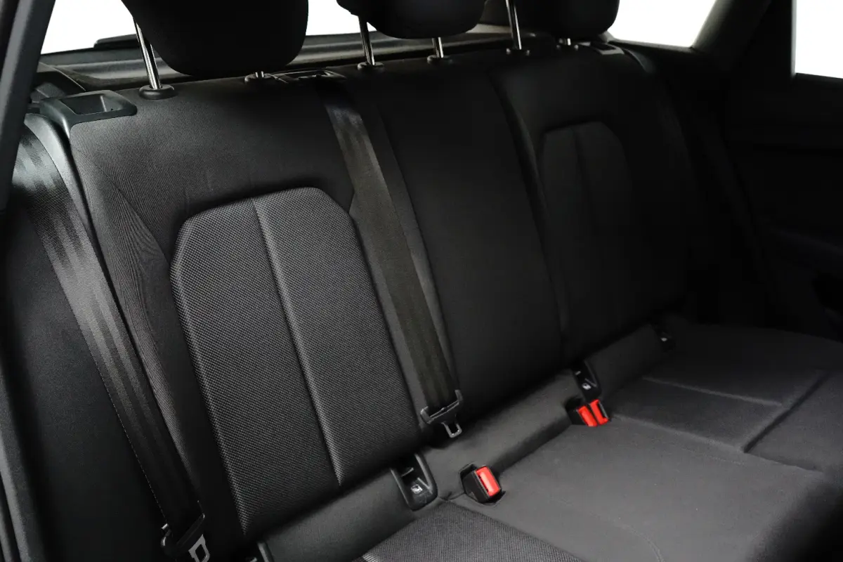 35 Advanced edition 55 kWh Adaptieve Cruise | Camera | Parkeersensoren | Climate Control | 19" Lichtmetaal | DAB | Digitaal Dashboard | Achteruitrijcamera | Airco (automatisch) | Apple Carpl