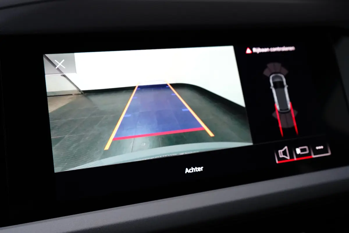 35 Advanced edition 55 kWh Adaptieve Cruise | Camera | Parkeersensoren | Climate Control | 19" Lichtmetaal | DAB | Digitaal Dashboard | Achteruitrijcamera | Airco (automatisch) | Apple Carpl