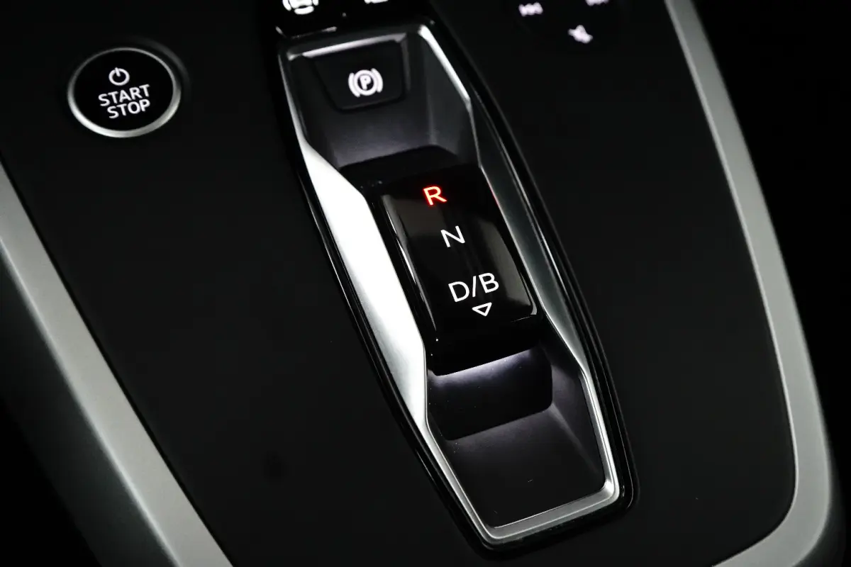35 Advanced edition 55 kWh Adaptieve Cruise | Camera | Parkeersensoren | Climate Control | 19" Lichtmetaal | DAB | Digitaal Dashboard | Achteruitrijcamera | Airco (automatisch) | Apple Carpl
