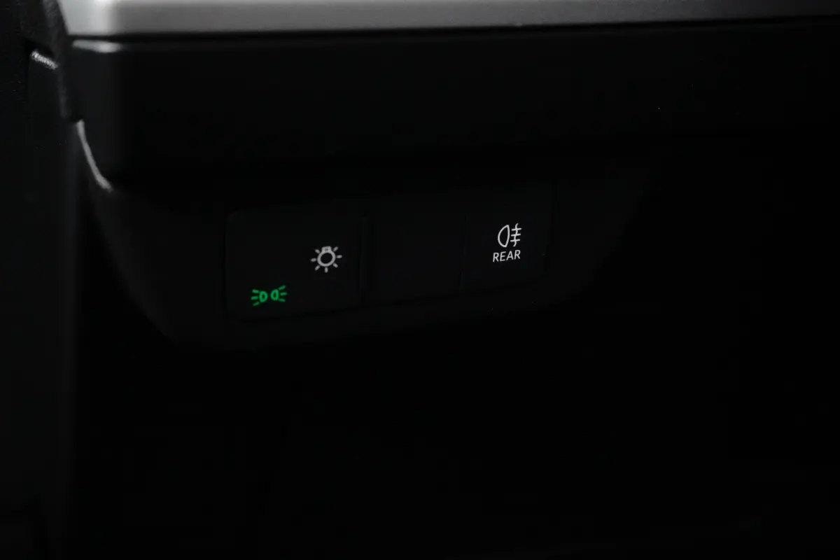 35 Advanced edition 55 kWh Adaptieve Cruise | Camera | Parkeersensoren | Climate Control | 19" Lichtmetaal | DAB | Digitaal Dashboard | Achteruitrijcamera | Airco (automatisch) | Apple Carpl