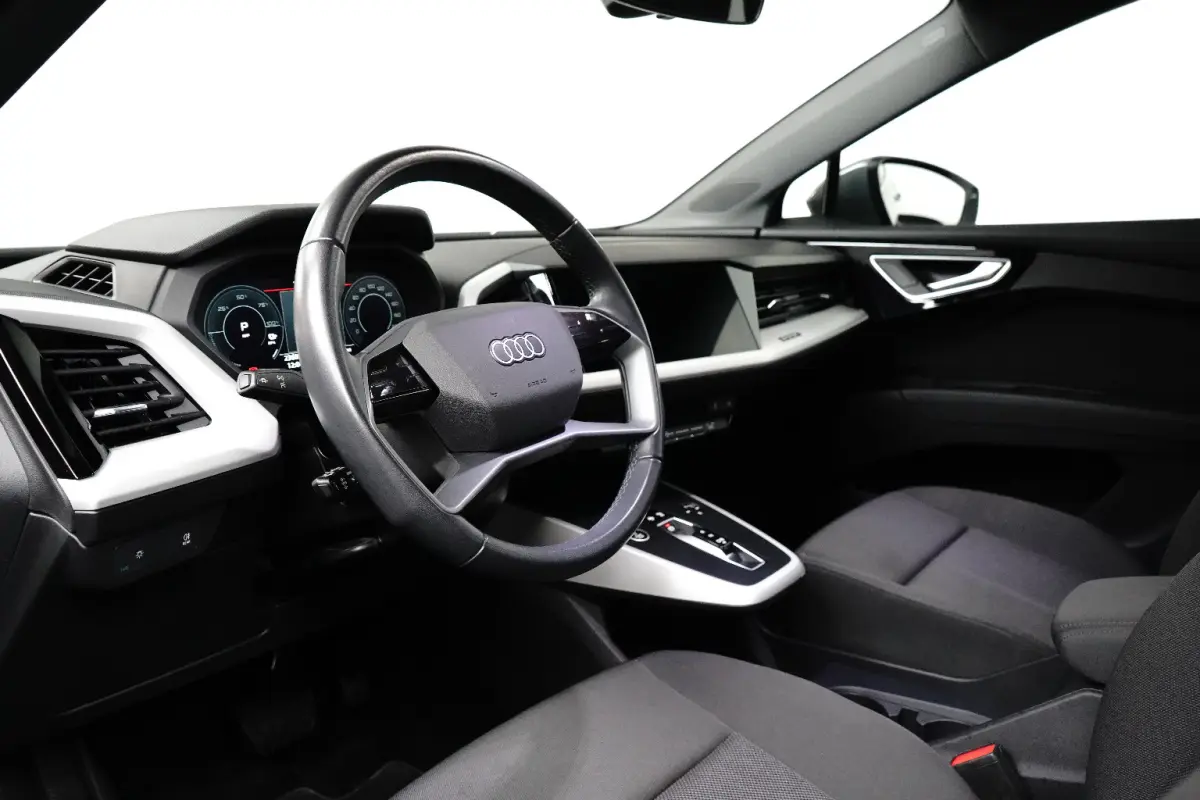 35 Advanced edition 55 kWh Adaptieve Cruise | Camera | Parkeersensoren | Climate Control | 19" Lichtmetaal | DAB | Digitaal Dashboard | Achteruitrijcamera | Airco (automatisch) | Apple Carpl