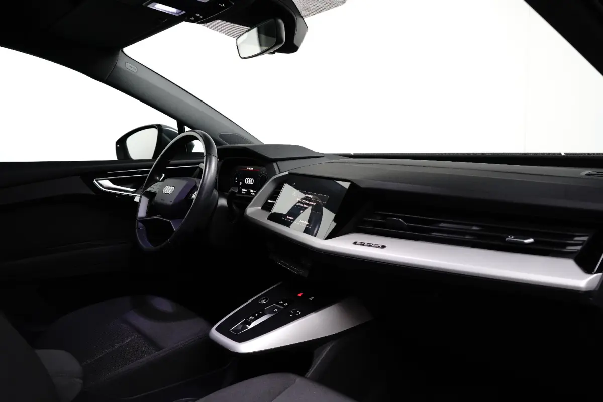 35 Advanced edition 55 kWh Adaptieve Cruise | Camera | Parkeersensoren | Climate Control | 19" Lichtmetaal | DAB | Digitaal Dashboard | Achteruitrijcamera | Airco (automatisch) | Apple Carpl