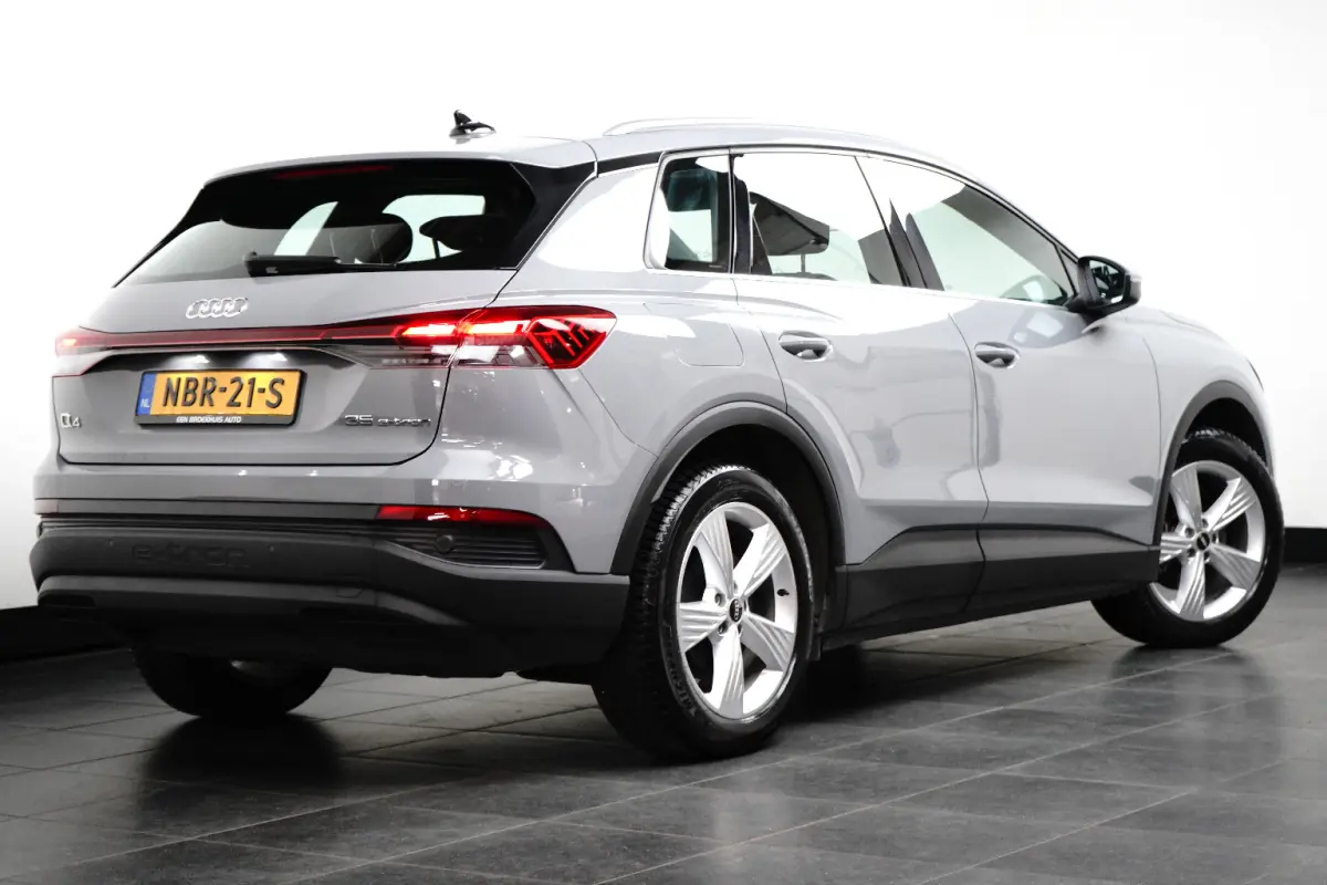 35 Advanced edition 55 kWh Adaptieve Cruise | Camera | Parkeersensoren | Climate Control | 19" Lichtmetaal | DAB | Digitaal Dashboard | Achteruitrijcamera | Airco (automatisch) | Apple Carpl
