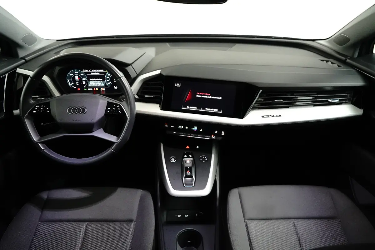 35 Advanced edition 55 kWh Adaptieve Cruise | Camera | Parkeersensoren | Climate Control | 19" Lichtmetaal | DAB | Digitaal Dashboard | Achteruitrijcamera | Airco (automatisch) | Apple Carpl