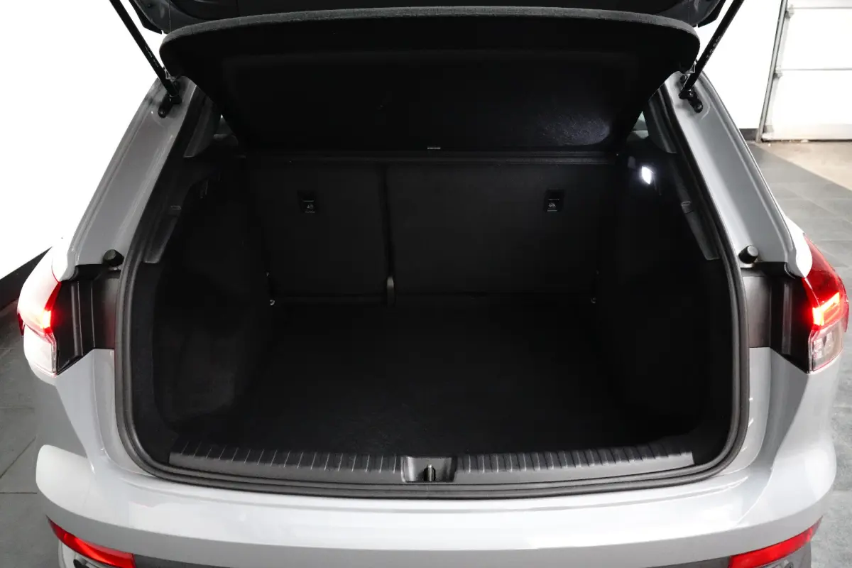 35 Advanced edition 55 kWh Adaptieve Cruise | Camera | Parkeersensoren | Climate Control | 19" Lichtmetaal | DAB | Digitaal Dashboard | Achteruitrijcamera | Airco (automatisch) | Apple Carpl
