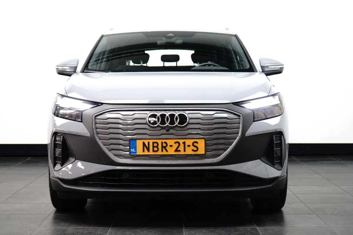 35 Advanced edition 55 kWh Adaptieve Cruise | Camera | Parkeersensoren | Climate Control | 19" Lichtmetaal | DAB | Digitaal Dashboard | Achteruitrijcamera | Airco (automatisch) | Apple Carpl