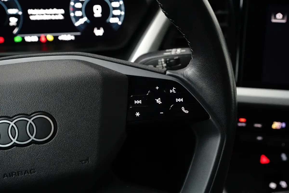 35 Advanced edition 55 kWh Adaptieve Cruise | Camera | Parkeersensoren | Climate Control | 19" Lichtmetaal | DAB | Digitaal Dashboard | Achteruitrijcamera | Airco (automatisch) | Apple Carpl